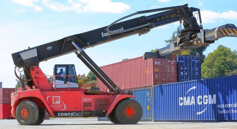 Global trade to hit record $33 trillion in 2024, but uncertainties over tariffs loom