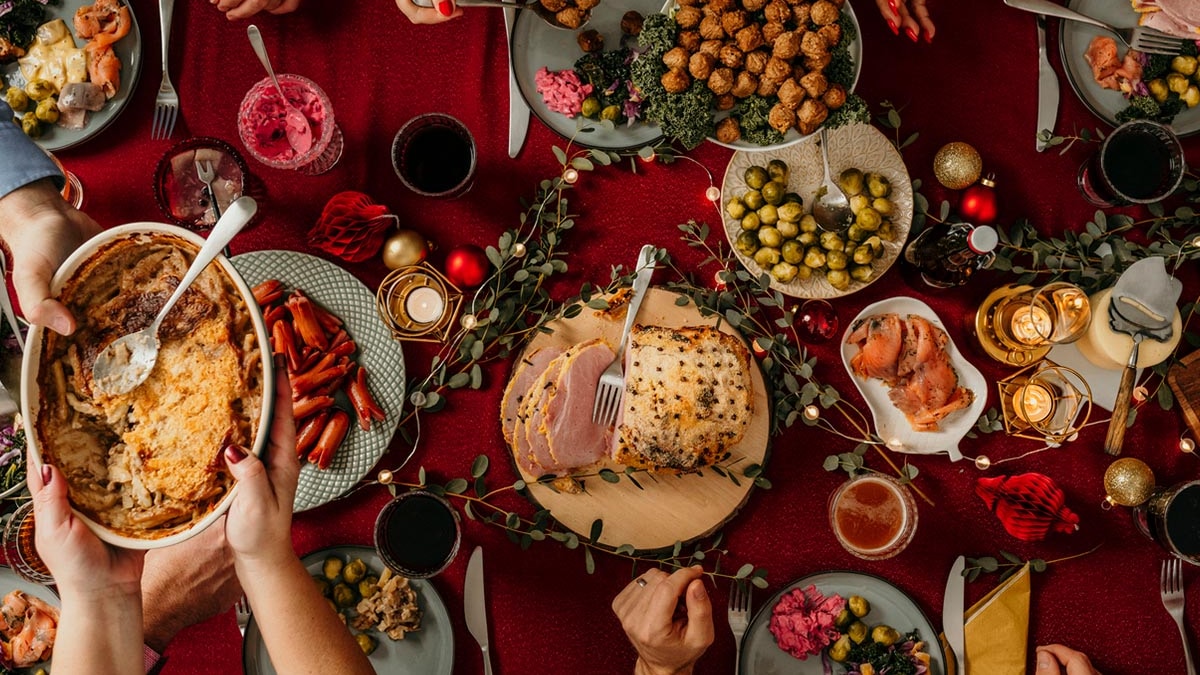 Are You Stress Eating During The Holidays? Check Out 5 Mindful Tips For The Holiday Table
