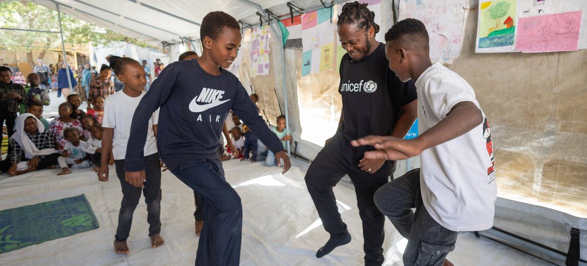 Ishmael Beah visits children at a UNICEF-supported child-friendly space in Port Sudan. Ishmael Beah visits children at a UNICEF-supported child-friendly space in Port Sudan.