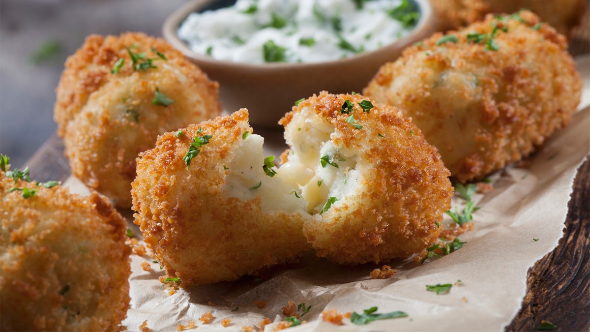 7 Quick And Easy Snacks Will Amp Up Your New Years Eve Party Menu