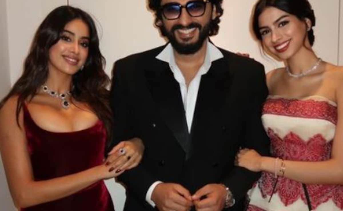Janhvi, Arjun And Khushi Kapoor Are In The "Most Wonderful" Time Of The Year