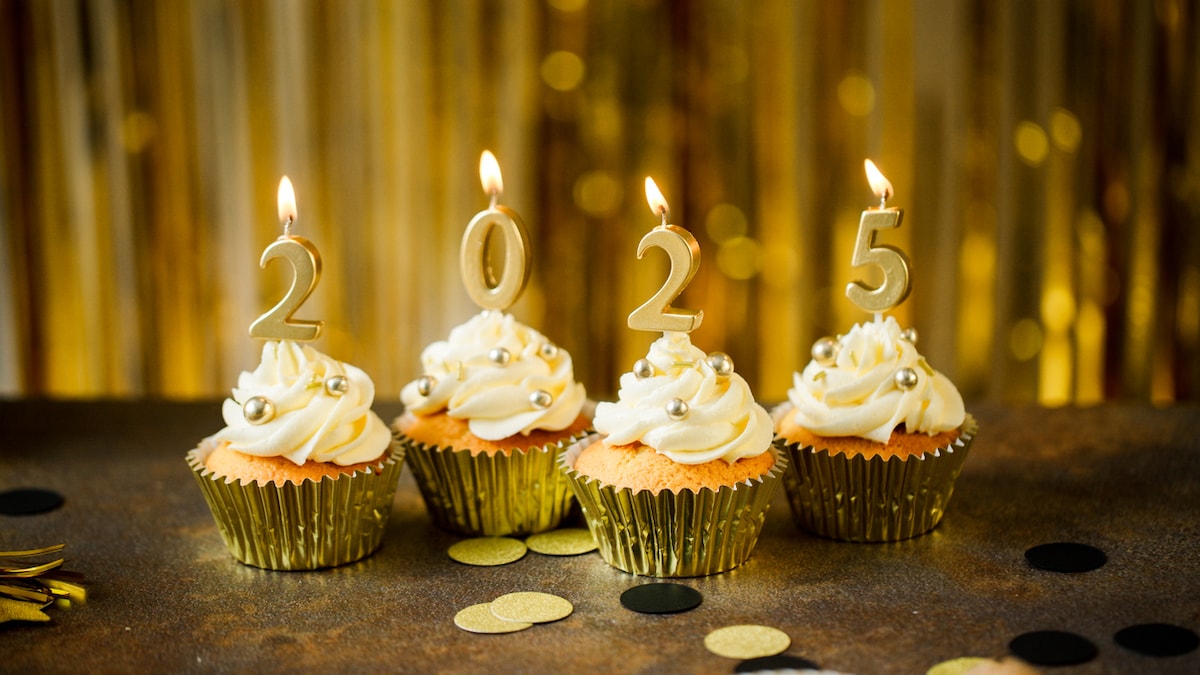 6 Incredible Cake Ideas To Ring In The New Year Like Never Before