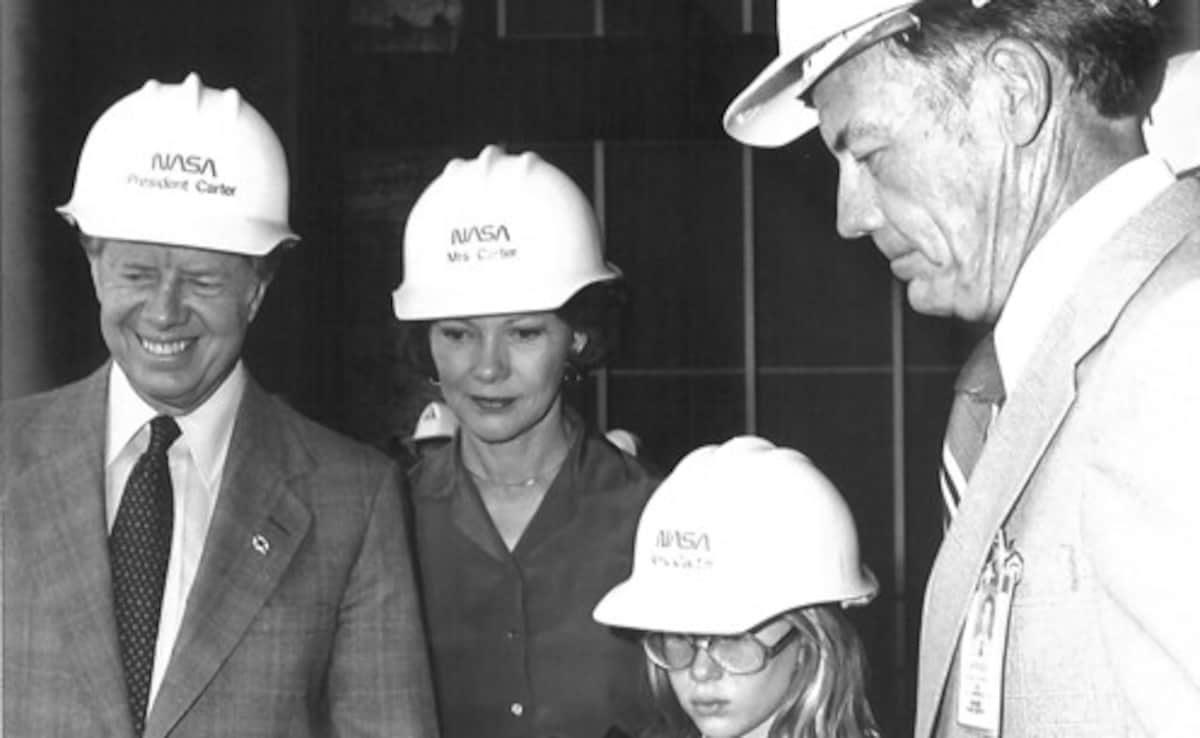 President Carter, wife Rosalynn and daughter Amy are shown a scale model of the crawler that transported the total shuttle launch configuration to Pad 39 from the Vehicle Assembly Building by NASA's Kennedy Space Center Director Lee Scherer in 1978. (Source: AFP) President Carter, wife Rosalynn and daughter Amy are shown a scale model of the crawler that transported the total shuttle launch configuration to Pad 39 from the Vehicle Assembly Building by NASA's Kennedy Space Center Director Lee Scherer in 1978. (Source: AFP)
