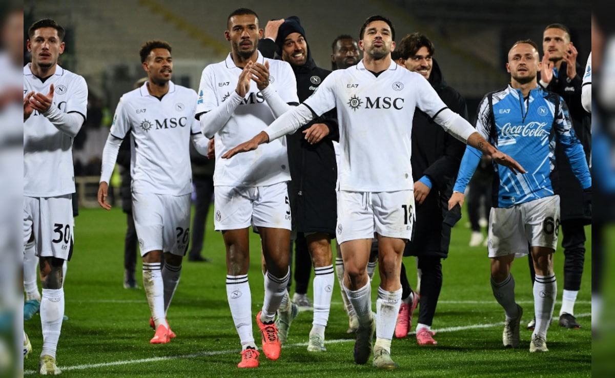 Napoli See Off Fiorentina To Top Serie A In Rivals' Absence