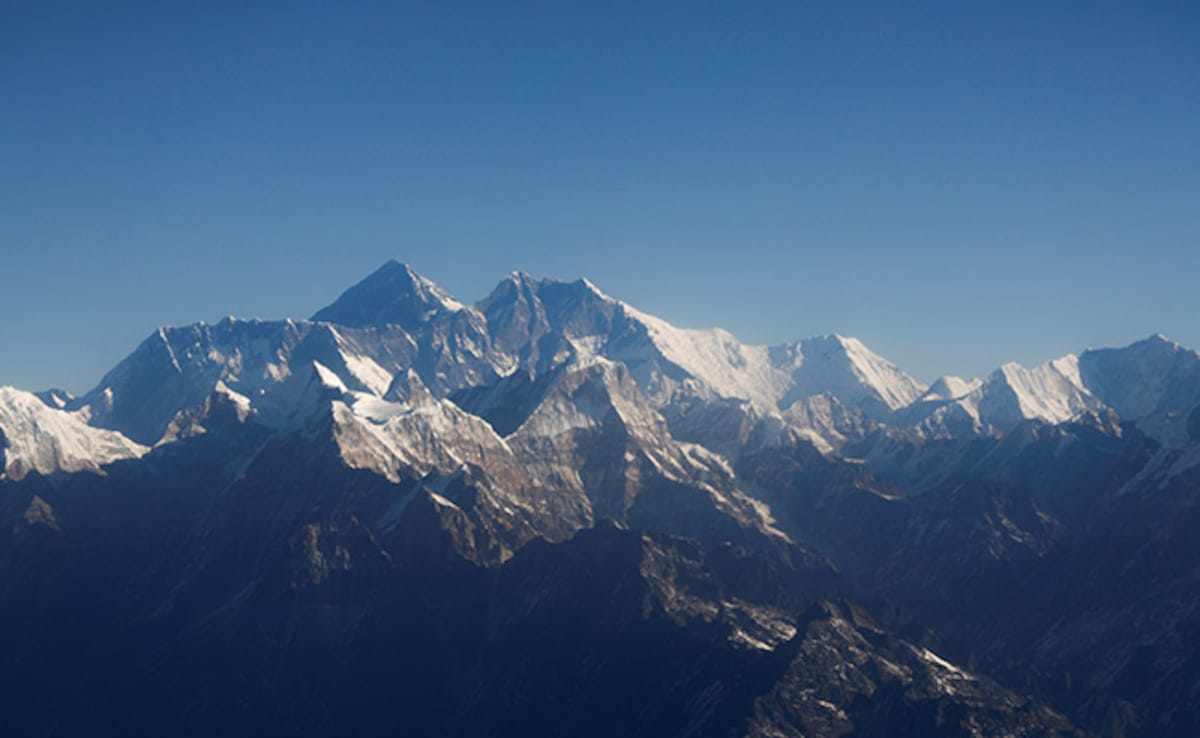 China Shuts Down Mt Everest Scenic Area After Earthquake Hits Tibet