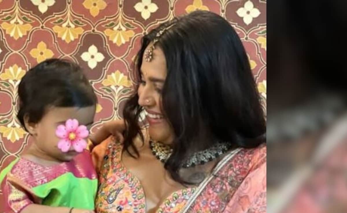 Here's A Glimpse Of Swara Bhaskar's Daughter Raabiyaa Admiring Her Mother's Mehendi And Blow-Dry