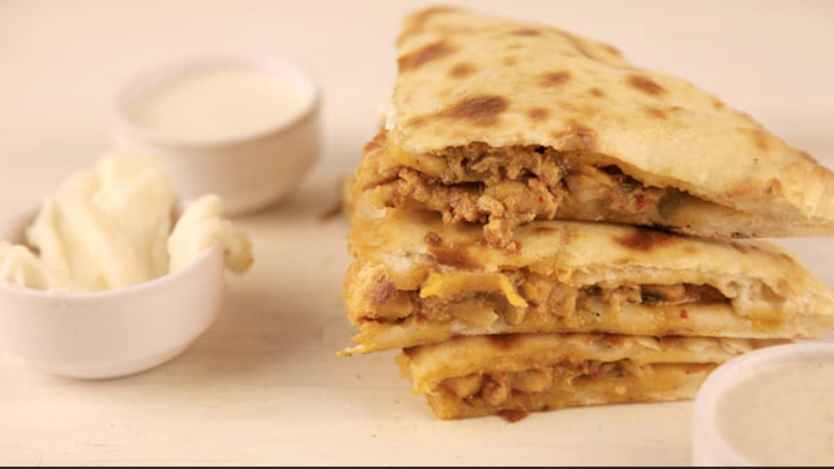 Move Over Aloo Paratha: Try This Chicken Paratha Recipe