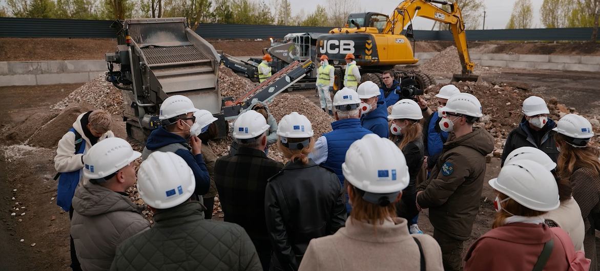 A debris recycling initiative in Ukraine (file) A debris recycling initiative in Ukraine (file)