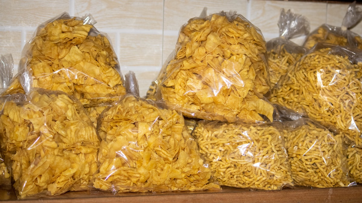 1-Year-Old Girl In Gujarat Gets Diarrhoea After Eating Popular Snack Containing Dead Rat