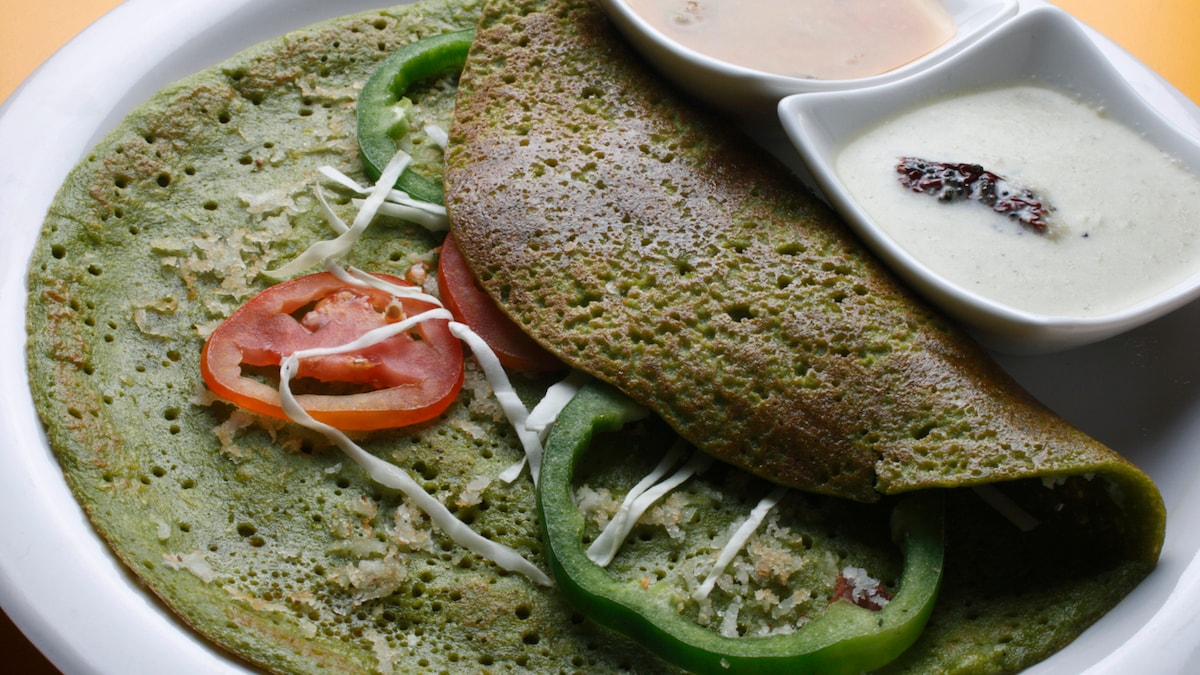 Bathua Dosa: This Green Dosa Recipe Is Perfect For Your Winter Indulgence