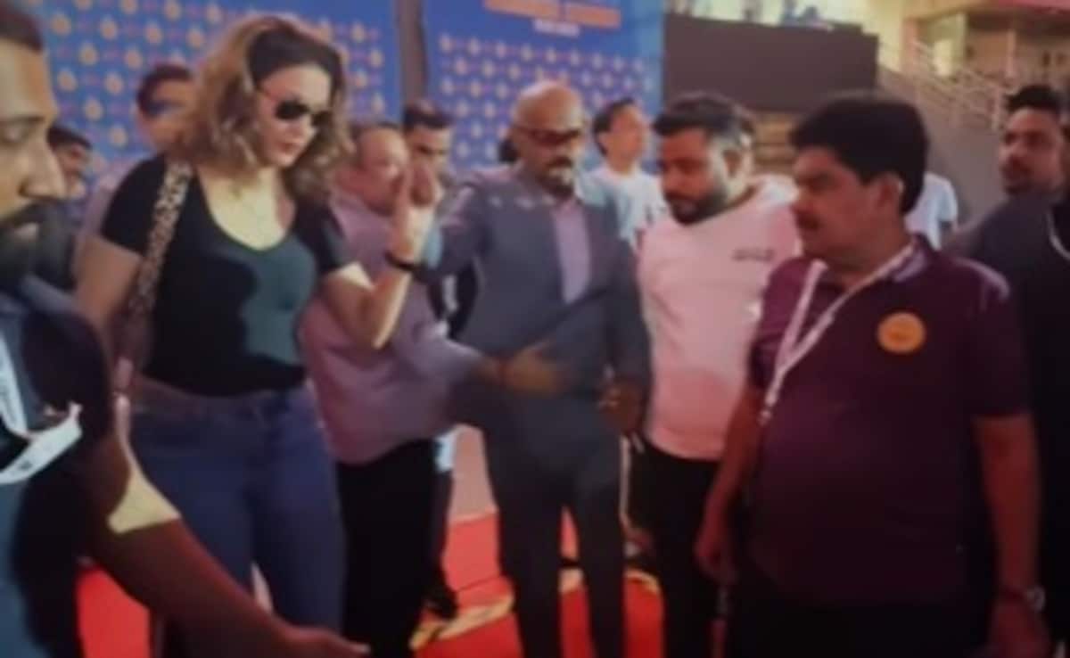 Vinod Kambli’s Wife Helps Him Walk Out To Wankhede Stadium Celebrations – Watch