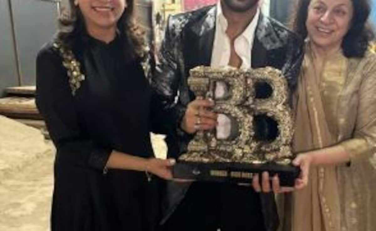 Karan Veer Mehra Lifts Trophy Beating Vivian Dsena, Takes Home Cash Prize Of Rs 50 Lakh