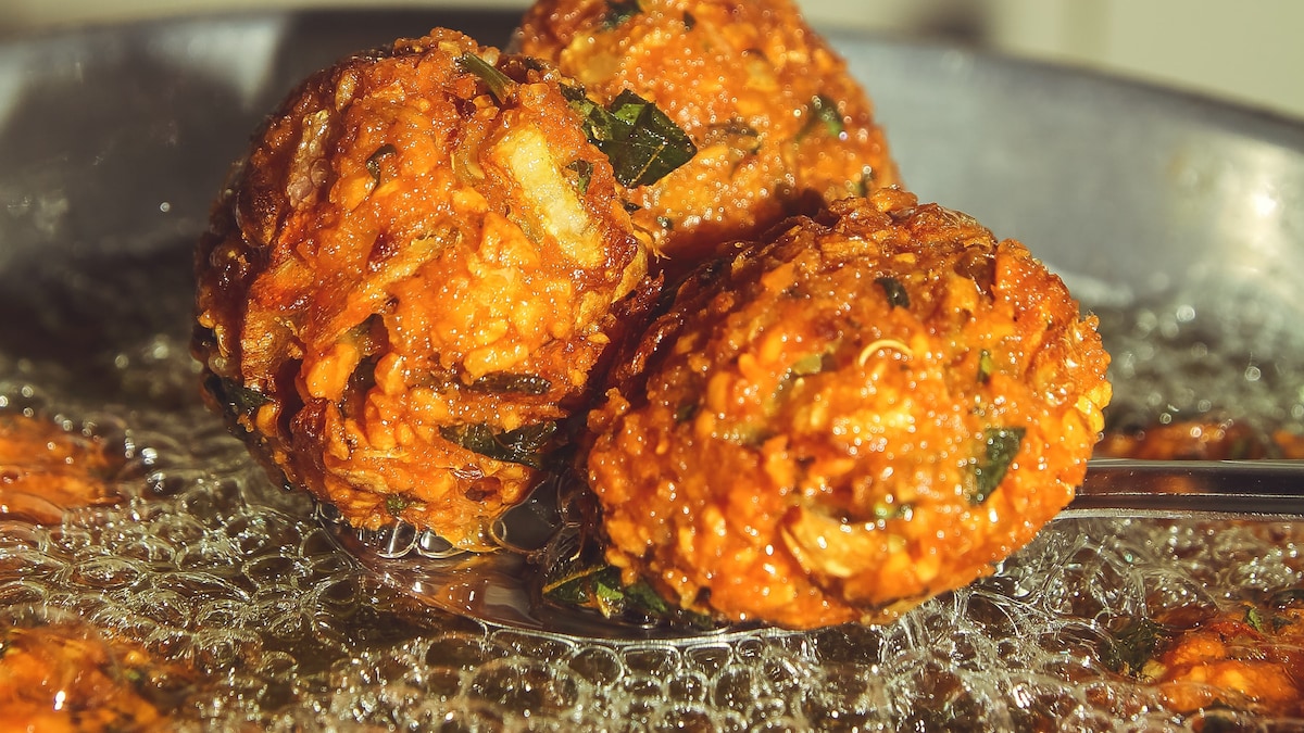 Kerala-Style Onion Vada Recipe: A Perfect Snack For Midweek Cravings