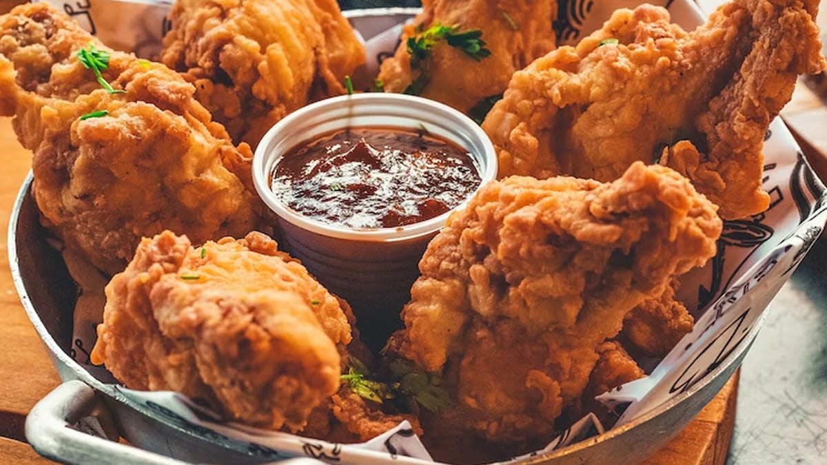 Watch: Etiquette Coach Shows How To Eat Chicken Wings Without The Mess