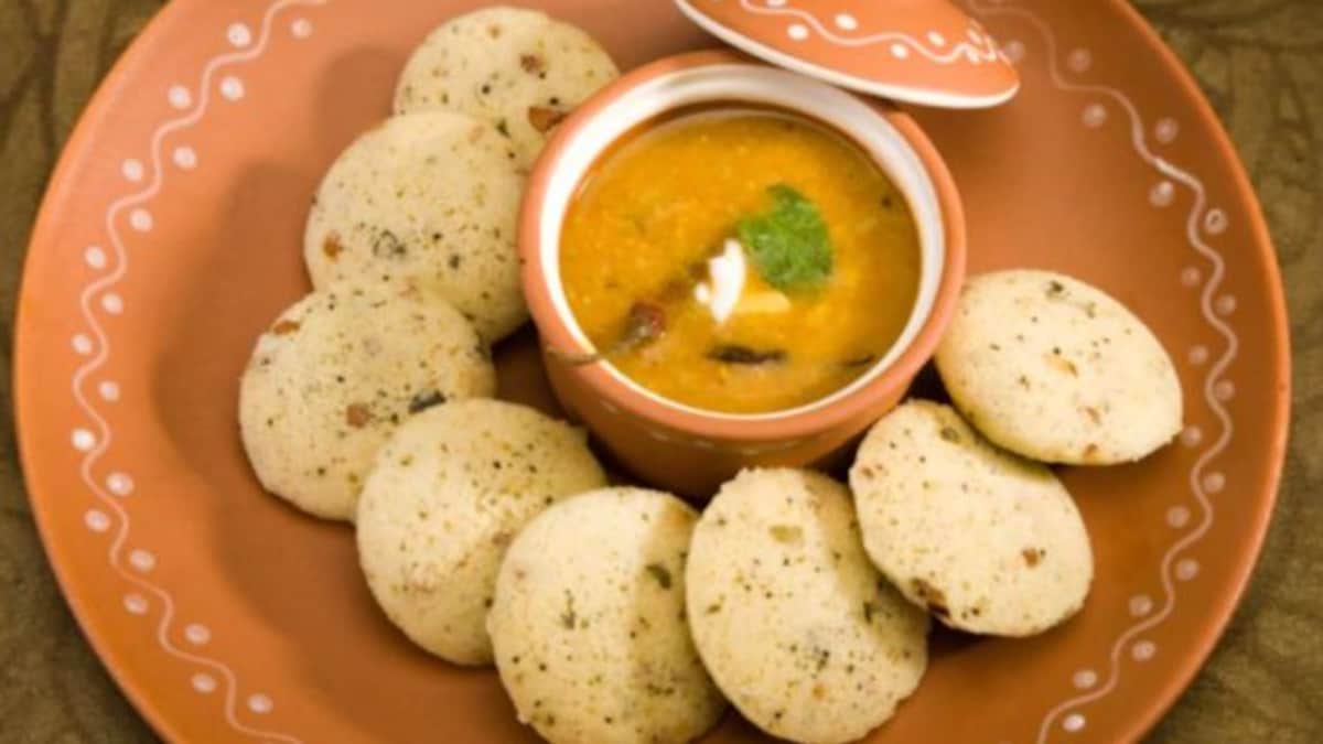 Weight Loss Diet: How To Make Low-Calorie Oats Idli For A Quick Breakfast