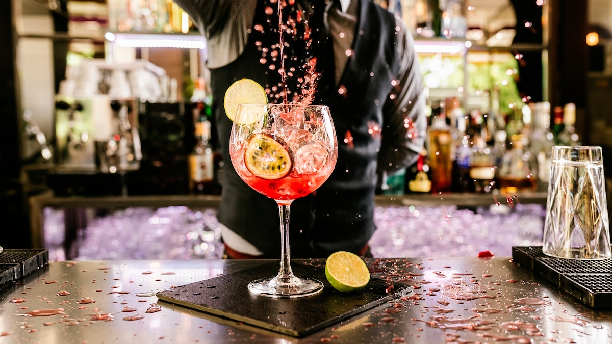 Beyond the Classic: How Modern Bars Are Revolutionizing Cocktail Culture