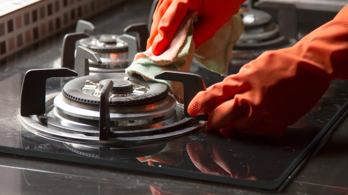 6 Mistakes You Must Avoid While Cleaning Gas Stoves