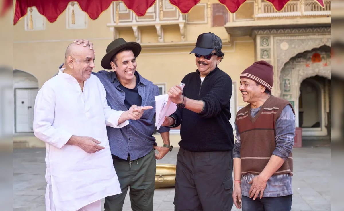 BTS Pic Of Akshay Kumar And Paresh Rawal From The Sets Of Bhooth Bangla Goes Viral