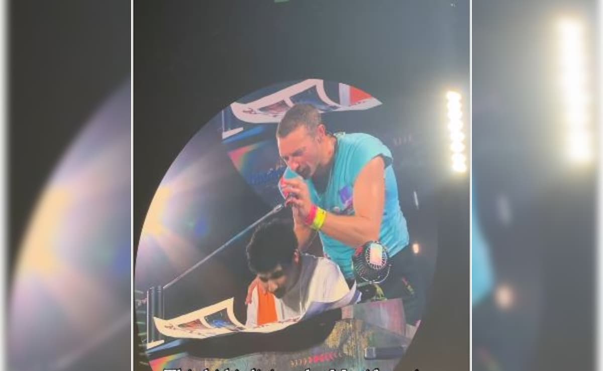 Chris Martin Is Internet’s Favourite As He Sings With A Young Fan On Stage At Mumbai Concert. Watch