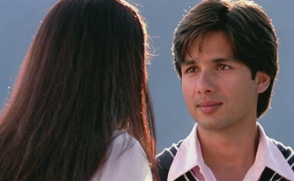 Internet Reacts To Shahid Kapoor’s Jab We Met Divorce Remark