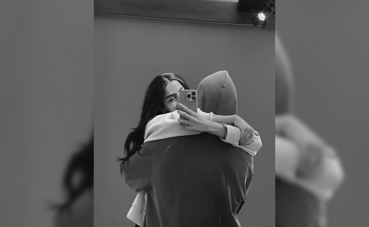 Internet Reacts To The Mystery Man In Khushi Kapoor's Latest Instagram Post