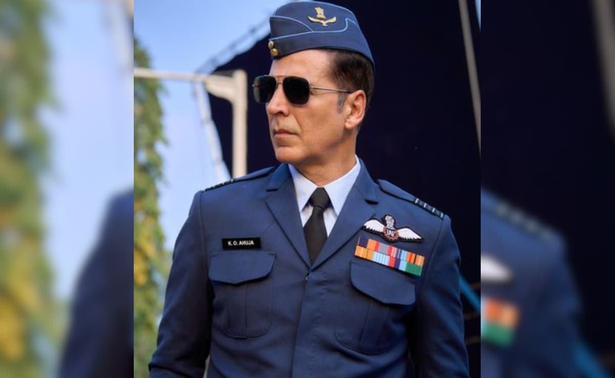 Internet Thinks Fighter Director’s Cryptic Post Is A Jibe At Akshay Kumar’s Sky Force