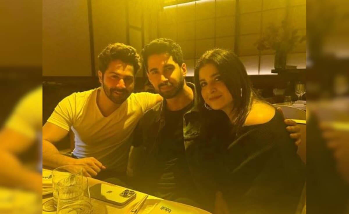 Jab “Bollywood Wife” Maheep Kapoor Met “Student” Varun Dhawan And “Killer” Lakshay