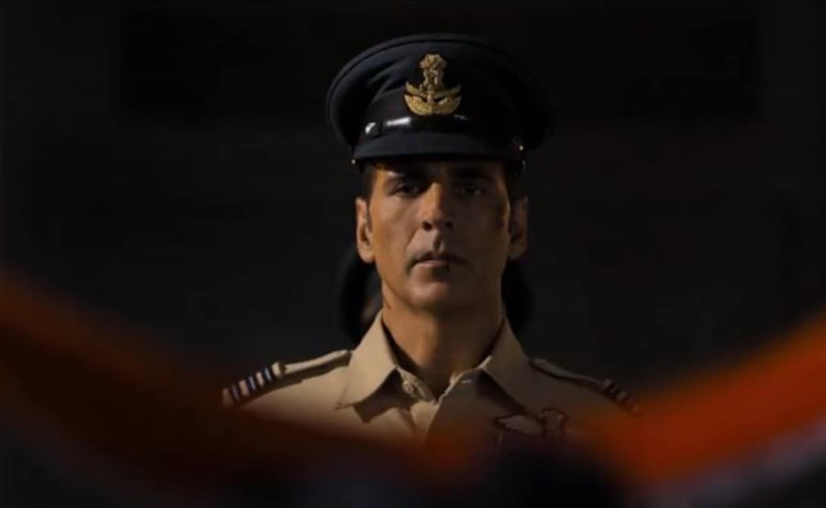 Lyricist Manoj Muntashir Threatens Akshay Kumar's Sky Force Makers Over Credit Row: "If It's Not Corrected..."