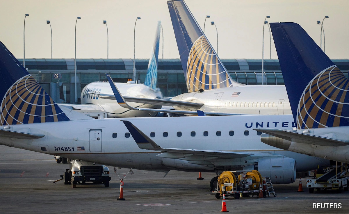 Man Banned By United Airlines For Allegedly Peeing On Sleeping Co-Passenger