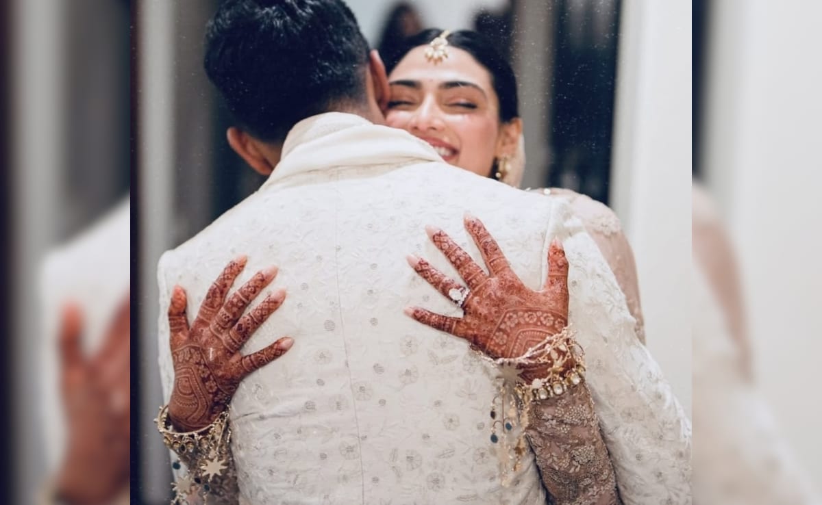 Mom-To-Be Athiya Shetty Shares Unseen Wedding Pic With KL Rahul On Second Anniversary