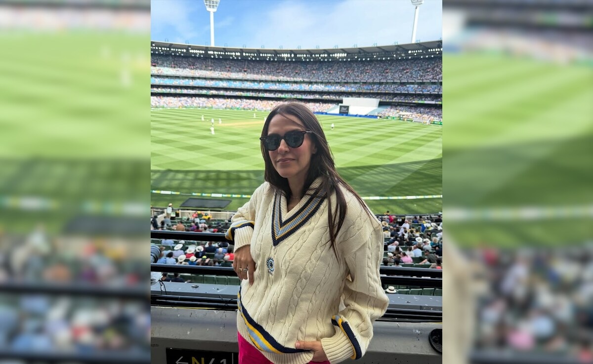 Neha Dhupia Honours Bishan Singh Bedi At India Vs Australia Test Match In His Iconic Test Cricket Sweater