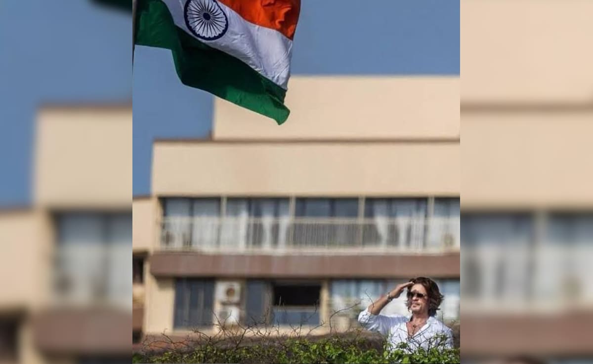 Shah Rukh Khan Asks Fans To “Uphold The Values Of The Constitution” On Republic Day