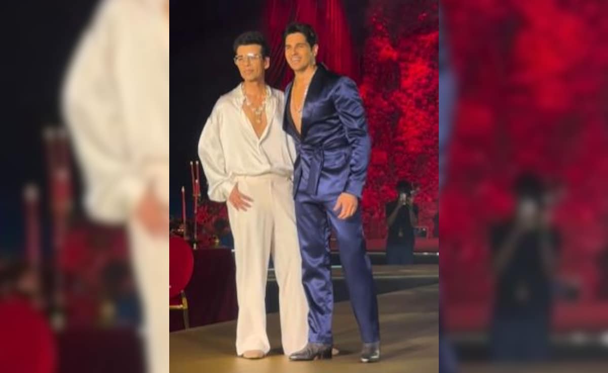 Sidharth Malhotra Takes Off Karan Johar's Blazer Onstage. Watch Their Bromance