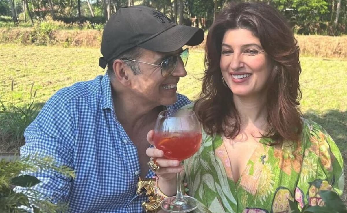 Twinkle Khanna Slams People For Thinking Akshay Kumar Is Her "Toddler"