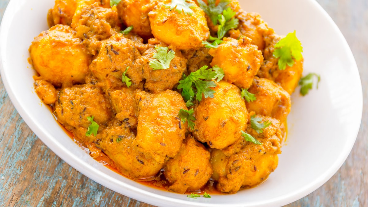 Love Dum Aloo? This Bengali-Style Recipe Will Be Your New Favourite