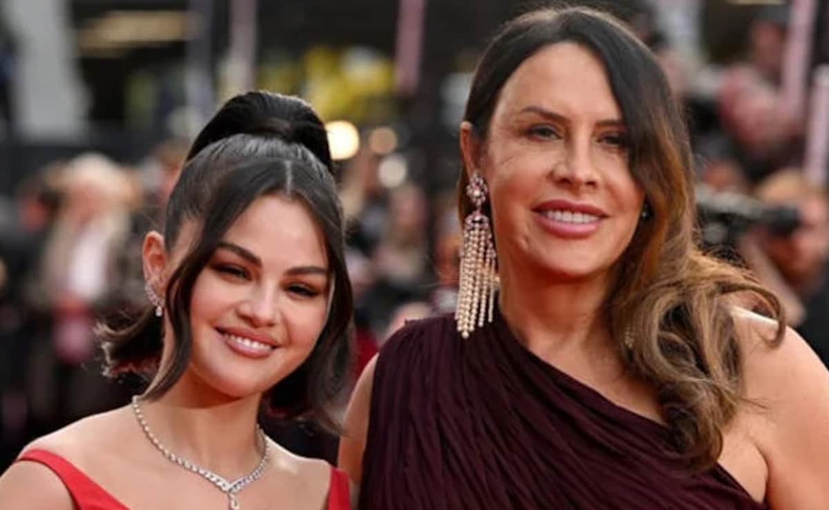 Karla pictured with Selena. Karla pictured with Selena.