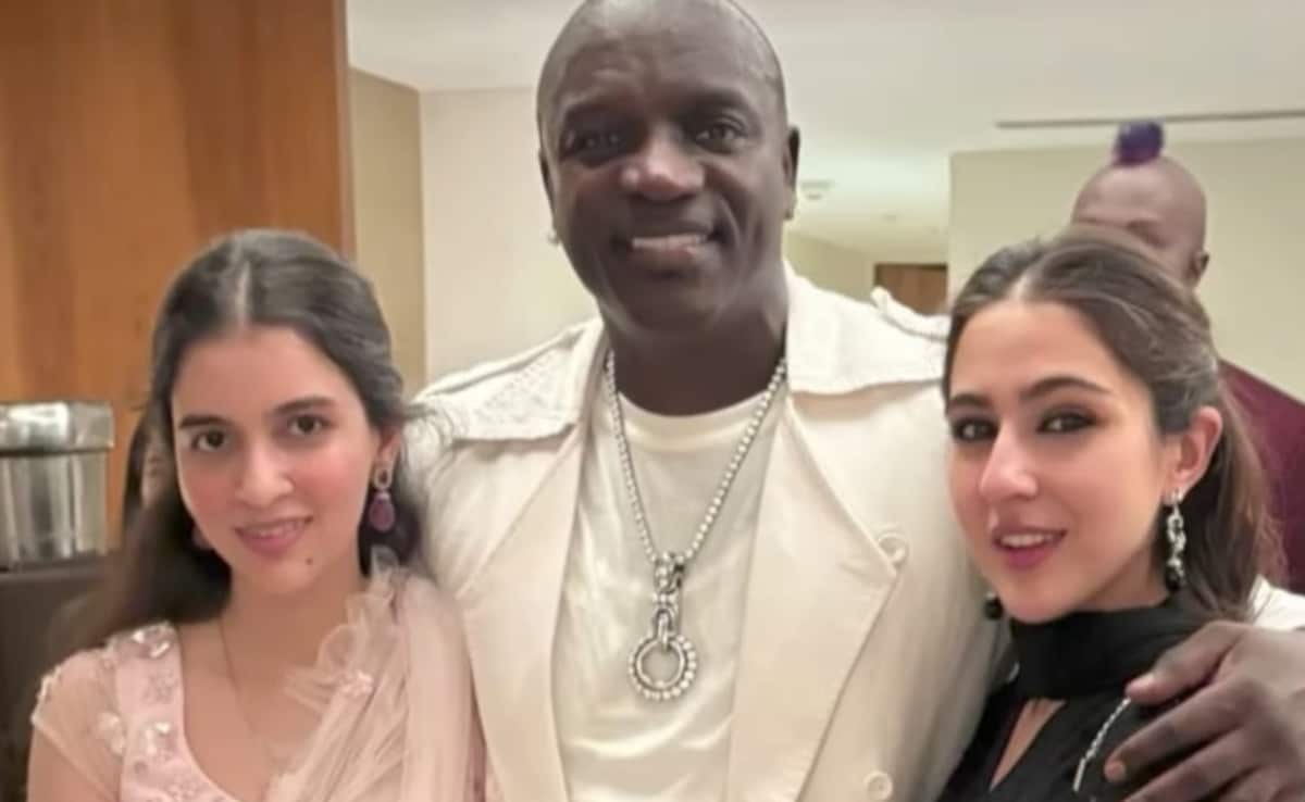 Sara Ali Khan Poses With Akon At Mumbai Wedding. Veer Pahariya On Guest List