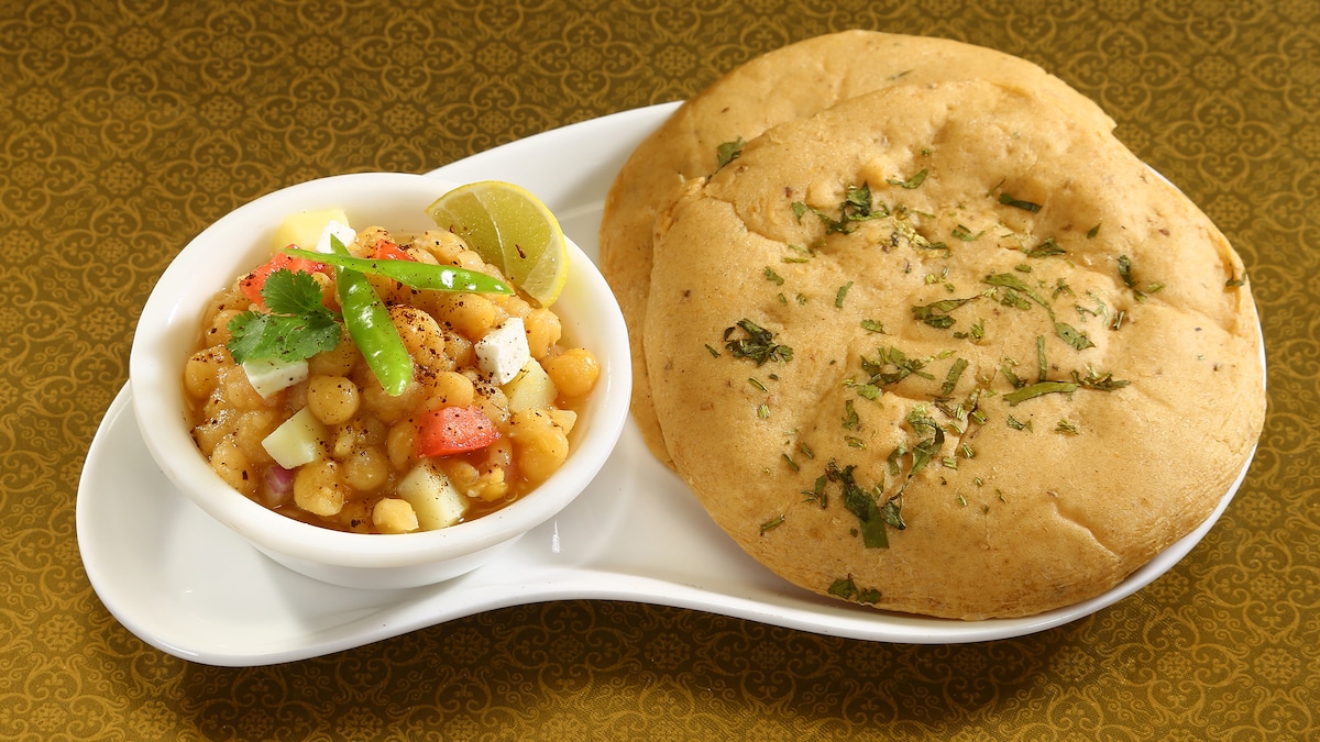 Want Street-Style Matar Kulcha At Home? Follow These Expert Tips