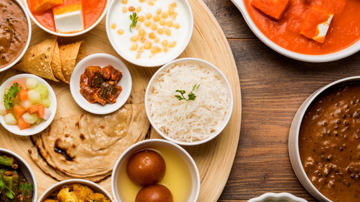 Why Eating Late Dinners After 9 PM Is A Big NO