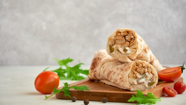 Juicy chicken shawarma are surely a heavenly treat. Juicy chicken shawarma are surely a heavenly treat.