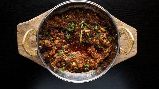 Stir fried mutton with mint chutney is a finger-licking combination. Stir fried mutton with mint chutney is a finger-licking combination.