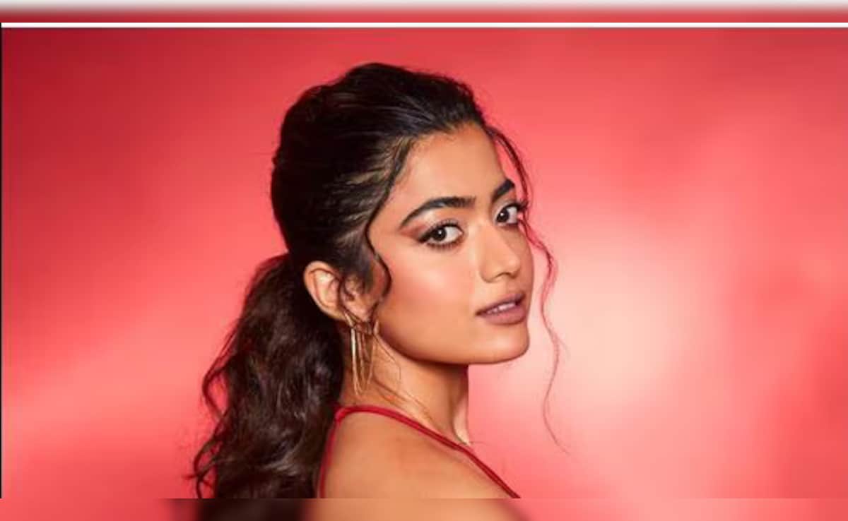 Amid Dating Rumours With Vijay Deverakonda, Rashmika Mandanna Receives Roses From Her "Paapalu"