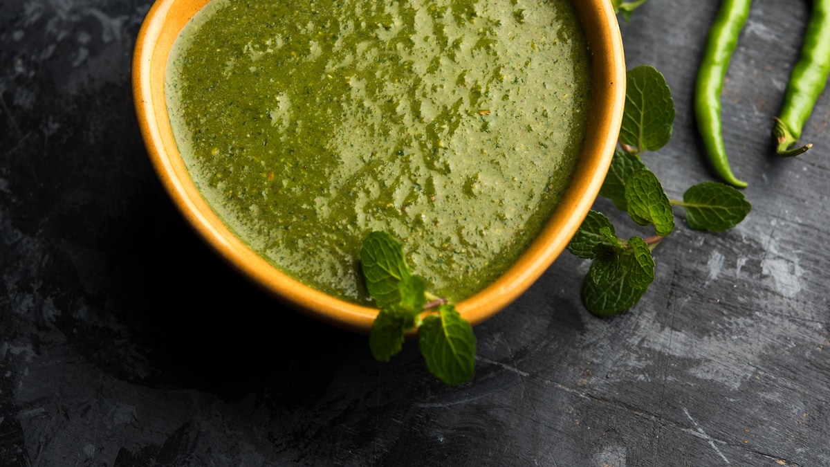 How To Make Coriander Tomato Chutney With A Tangy Twist