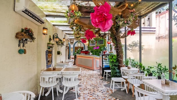 Earthy aesthetics with indulgent treats, making it a paradise for foodies and photography lovers alike (Photo: zomato.com) Earthy aesthetics with indulgent treats, making it a paradise for foodies and photography lovers alike (Photo: zomato.com)