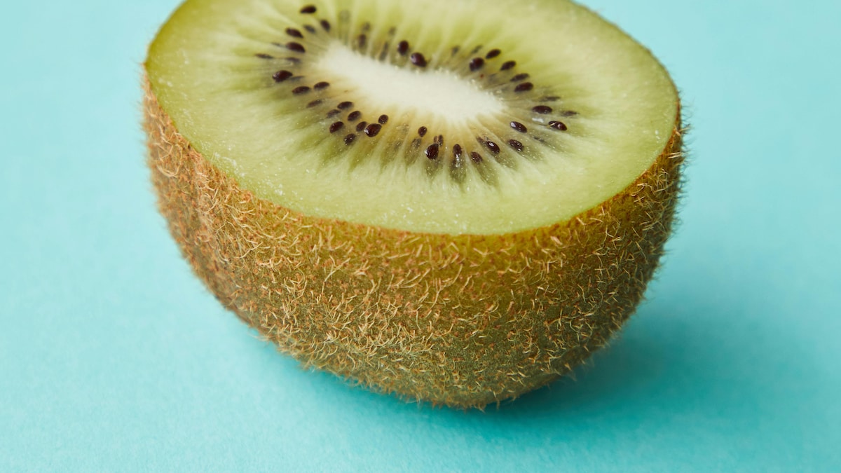 Struggling With Constipation? Just 2 Kiwis Can Help Say Goodbye To Poor Digestion