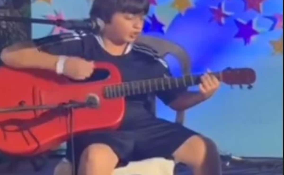Shah Rukh Khan's Son AbRam Sings Die With A Smile On Guitar. Watch