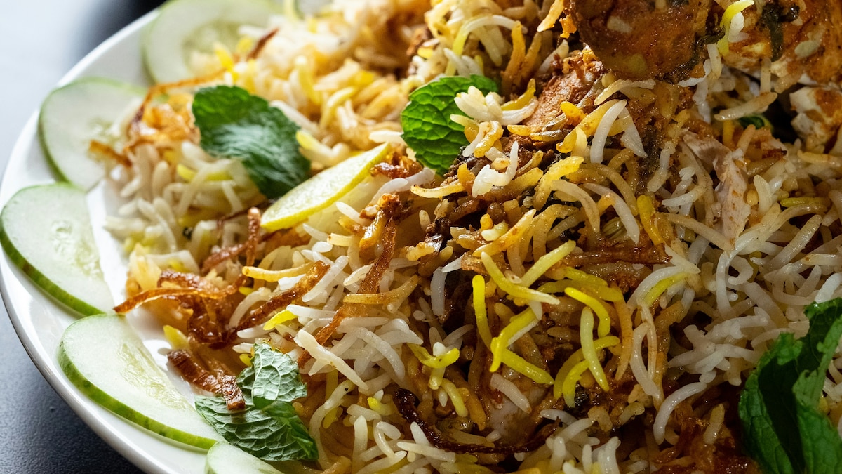 Kolkata-Style Chicken Biryani Is Perfect For Wholesome Meal (Recipe Inside)
