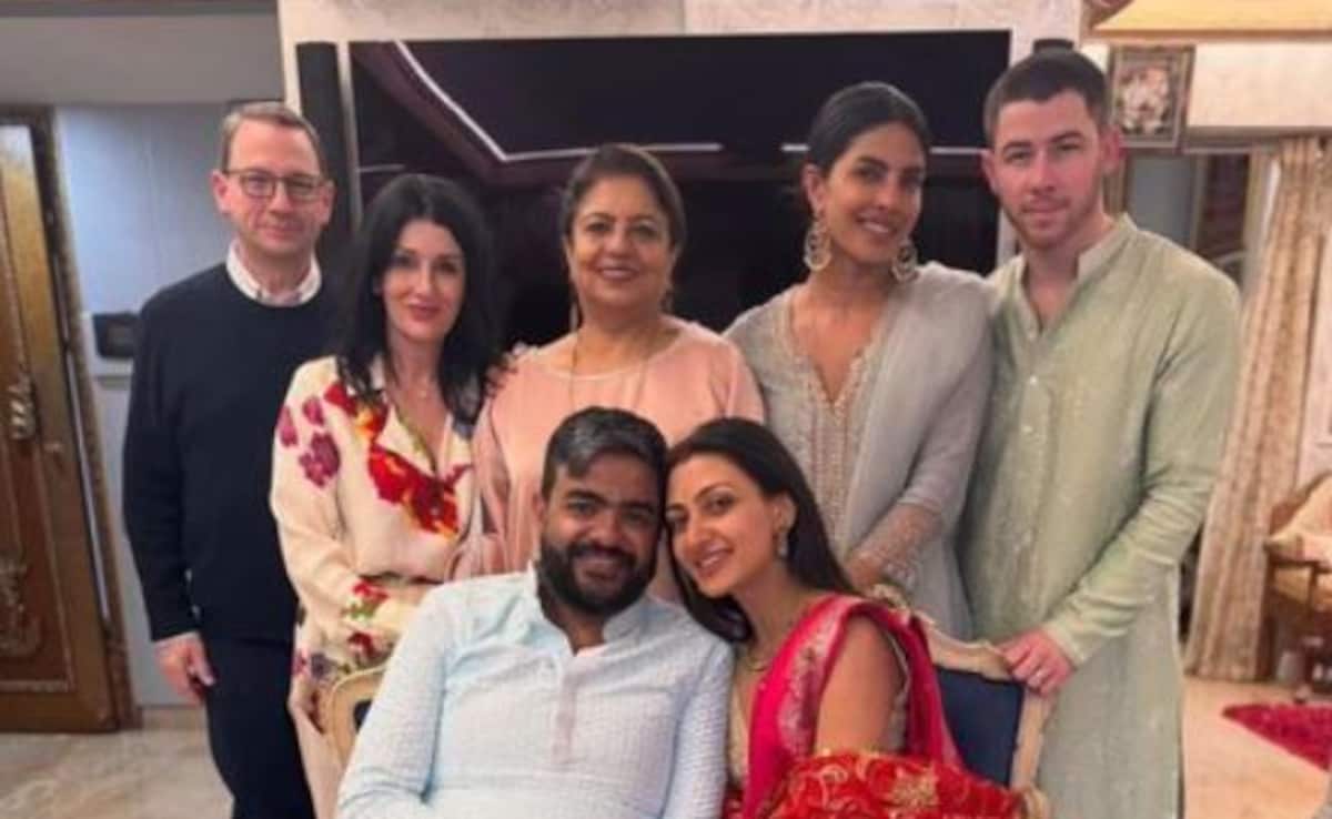 Priyanka Chopra, Nick Jonas, Madhu Chopra With The Newlyweds Siddharth And Neelam