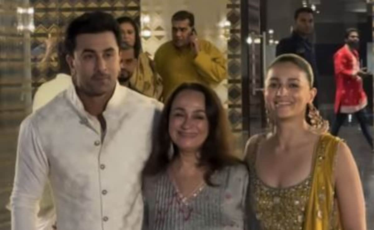 Ranbir Kapoor, Alia Bhatt, And Soni Razdan Arrive In Style