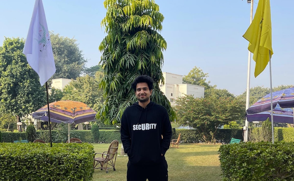 "Samay Kharab Chal Raha Hai"